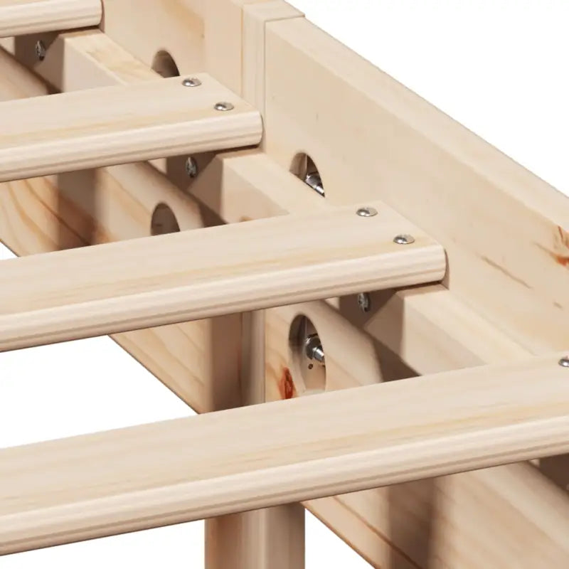 Bedden en bedframes met massief grenenhout en optimale totale afmetingen - Bedden & bedframes