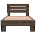 Bedframe met metalen poten en multiplex lattenbodem van bewerkt hout - Bedden & bedframes