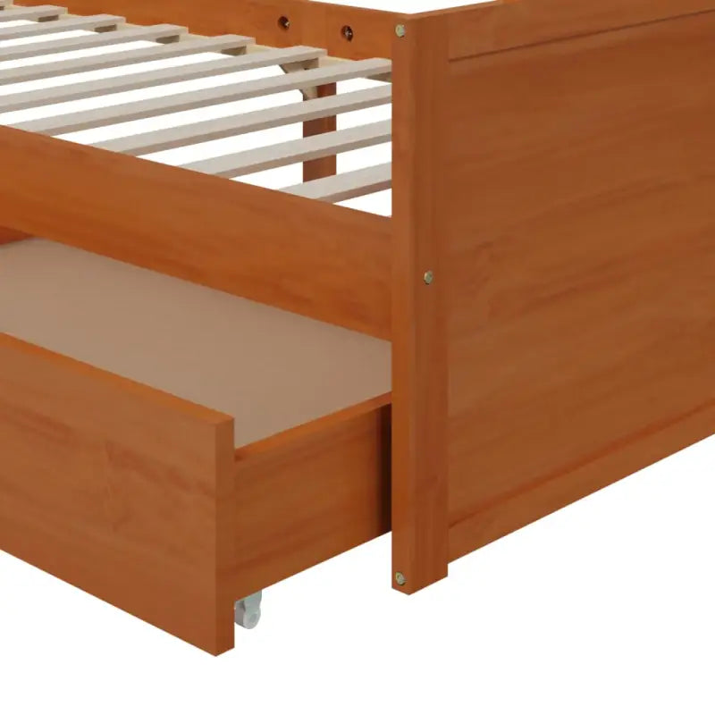 Bedframe van massief grenenhout met rustieke uitstraling - Bedden & bedframes