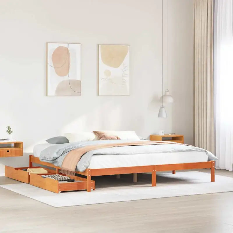 Bedframe van massief grenenhout voor een stabiele en duurzame slaap - Wasbruin / 200 x 200 cm - Bedden & bedframes