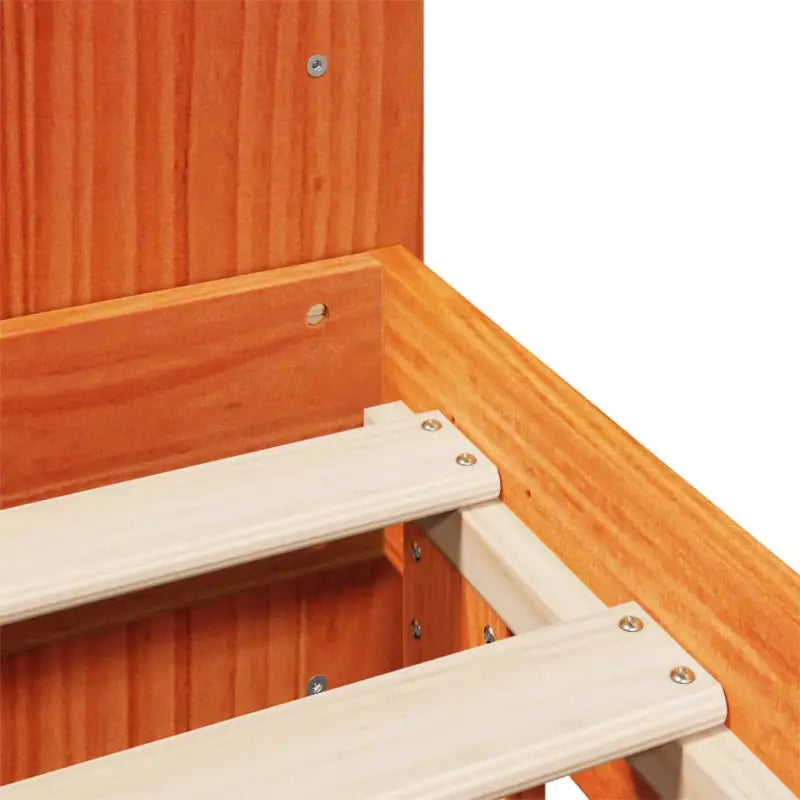Bedframe van massief grenenhout voor een stevige en duurzame slaapervaring - Bedden & bedframes