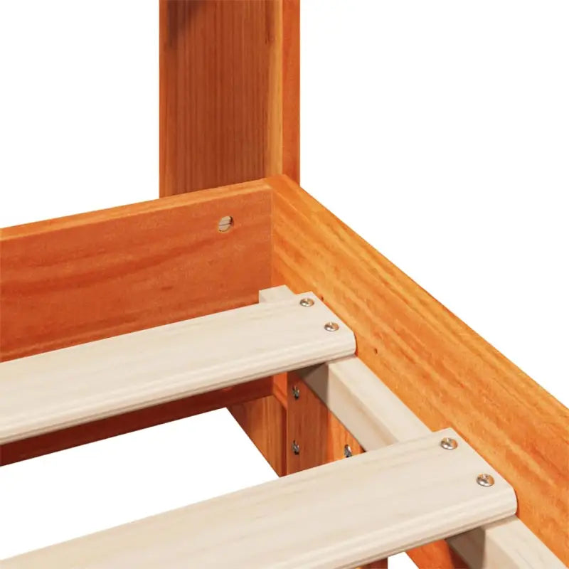 Bedframe van massief grenenhout voor een stevige nachtrust - Bedden & bedframes