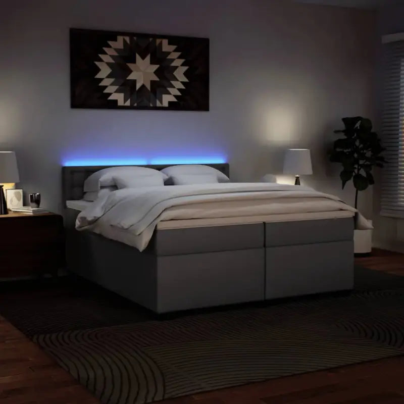 Boxspringbed in grijs materiaal met massief grenenhout en vullingsendracht - Bedden & bedframes