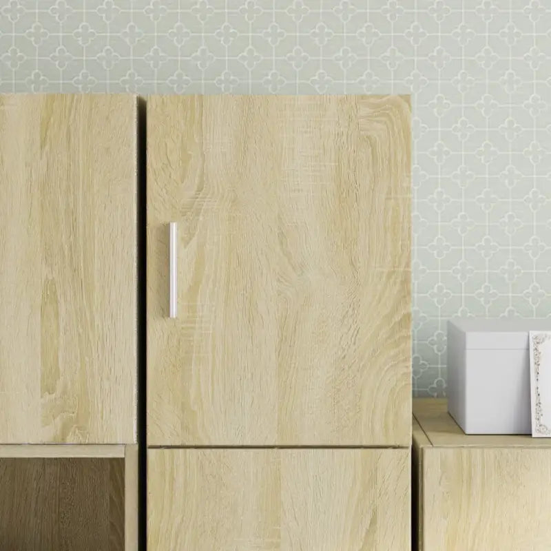 Decoratieve en praktische wandkast van bewerkt hout - Dressoirs & buffetkasten