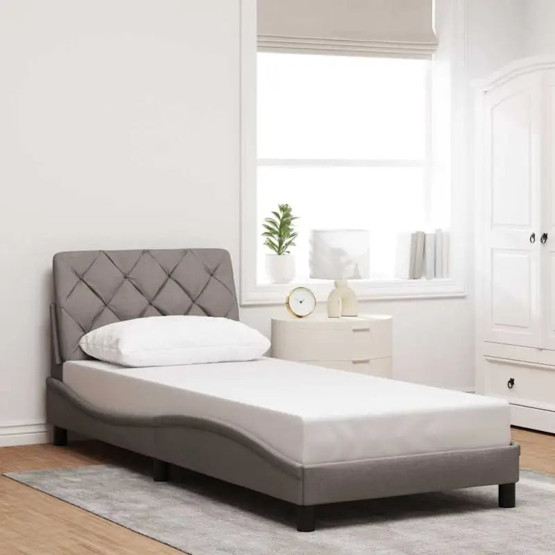 Donkerbruin bedframe met ademend vermogen en comfortabel polyesterstof - Taupe / 80 x 200 cm - Bedden & bedframes