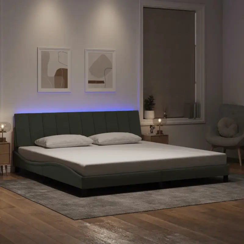 Donkergroen bedframe met LED-verlichting en multiplex lattenbodem - Lichtgrijs / 200 x 200 cm - Bedden & bedframes