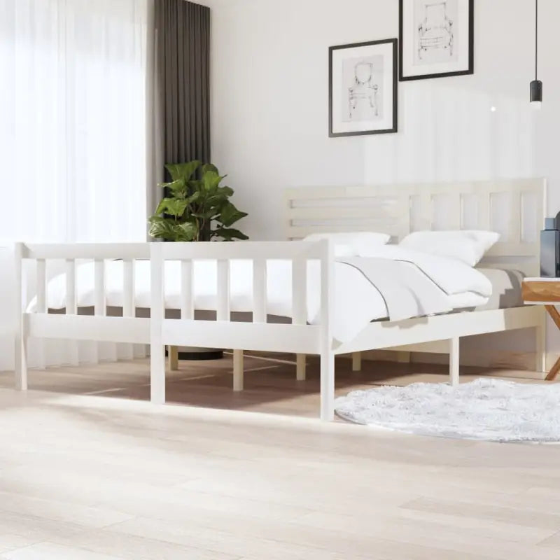 Eenvoudig bedframe van massief grenenhout voor een tijdloze slaapkamer uitstraling - Wit / 180 x 200 cm - Bedden &