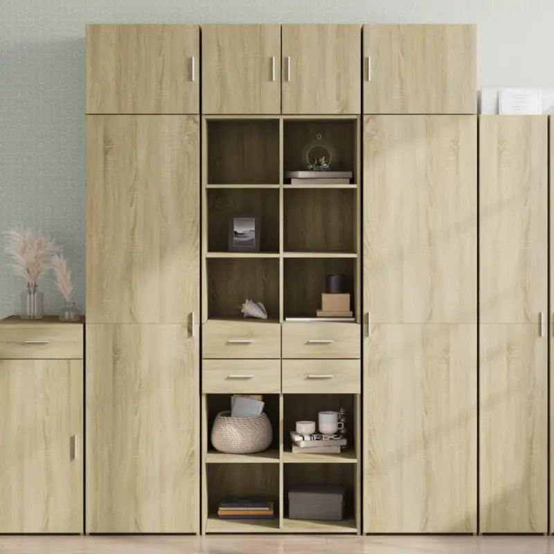 Elegante hoge kast van bewerkt hout voor jouw bestaande interieur - Dressoirs & buffetkasten