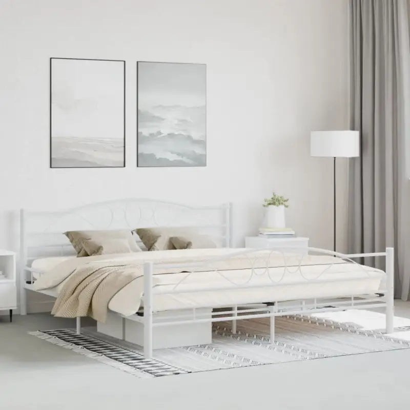 Elegante metalen bedframe voor een klassieke slaapkamer sfeer - Bedden & bedframes