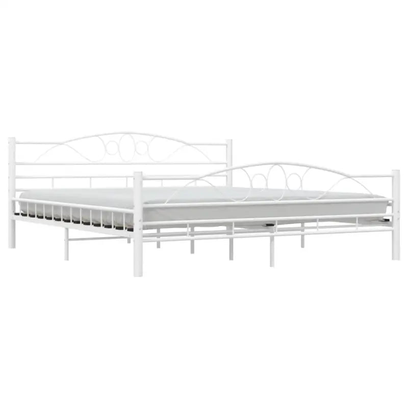 Elegante metalen bedframe voor een klassieke slaapkamer sfeer - Bedden & bedframes