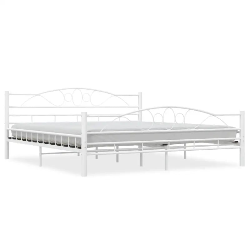 Elegante metalen bedframe voor een klassieke slaapkamer sfeer - Bedden & bedframes