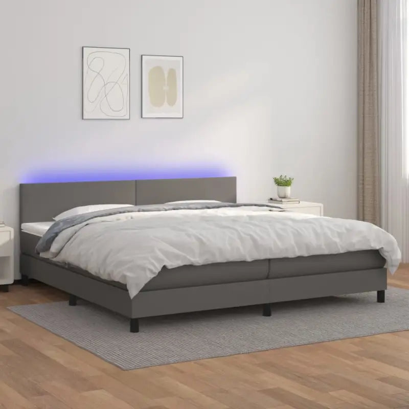 Grijze boxspring met matras en LED voor een rustgevende slaapkamer - Grijs / 200 x 200 cm / Effen ontwerp - Bedden &