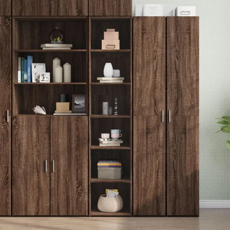 Hoge kast van bewerkt hout voor een elegante uitstraling in je bestaande interieur - bruin eikenkleur / 1 - Dressoirs &