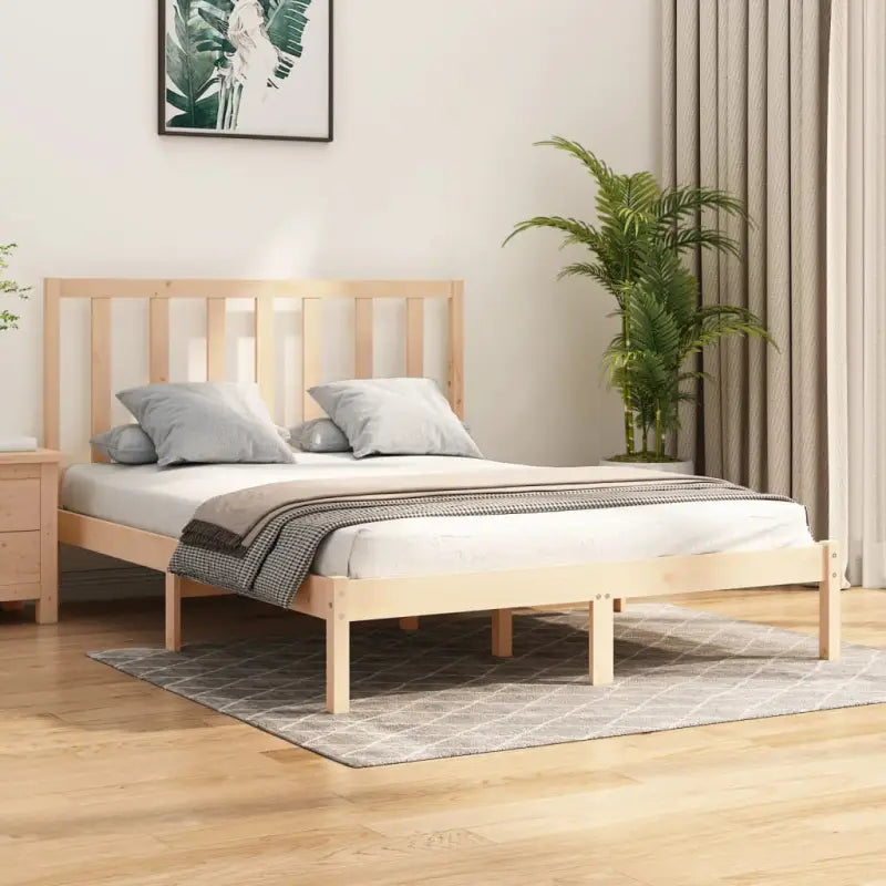 Houten bedframe van massief grenenhout met tijdloos design - Bedden & bedframes