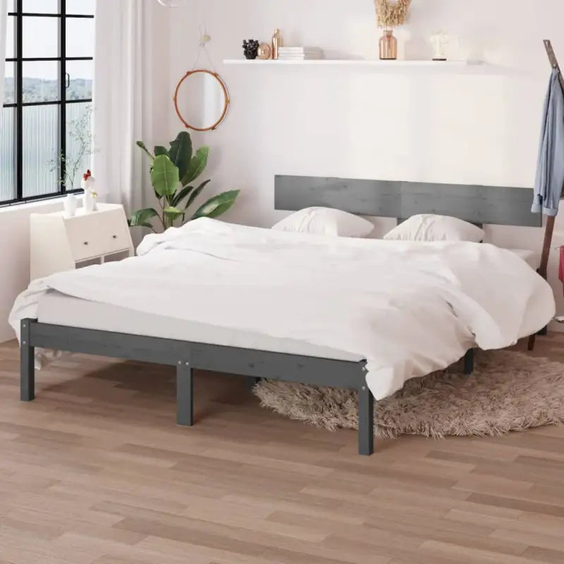 Houten bedframe van massief grenenhout voor een moderne slaapkamer - Grijs / 140 x 200 cm - Bedden & bedframes