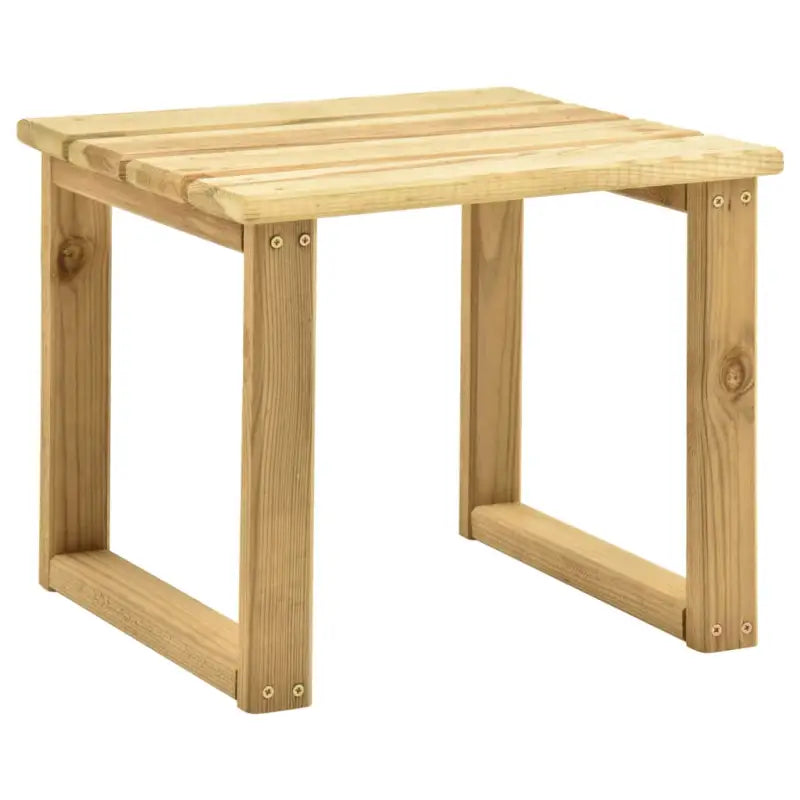 Houten loungebed met kussen en tafeltje voor een rustieke buitenruimte - Ligstoelen