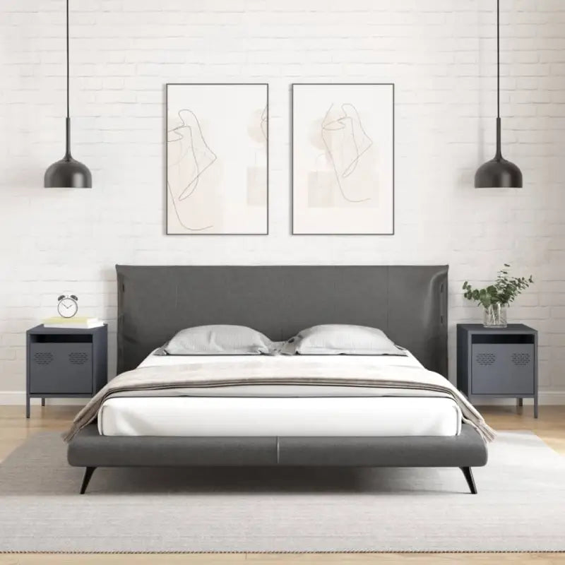 Industriële nachtkastjes van koudgewalst staal voor een tijdloos interieur - Nachtkastjes