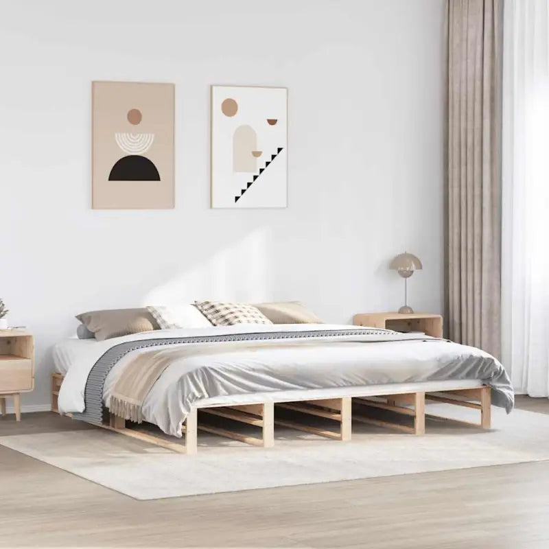 Klassiek houten bed met massief grenenhout voor een moderne slaapkamer - Naturel / 200 x 200 cm - Bedden & bedframes