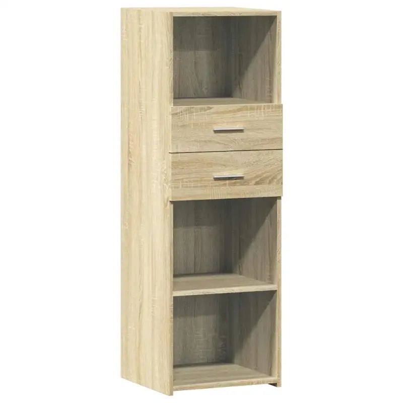 Klassieke hoge kast van bewerkt hout voor elegant interieur - Dressoirs & buffetkasten