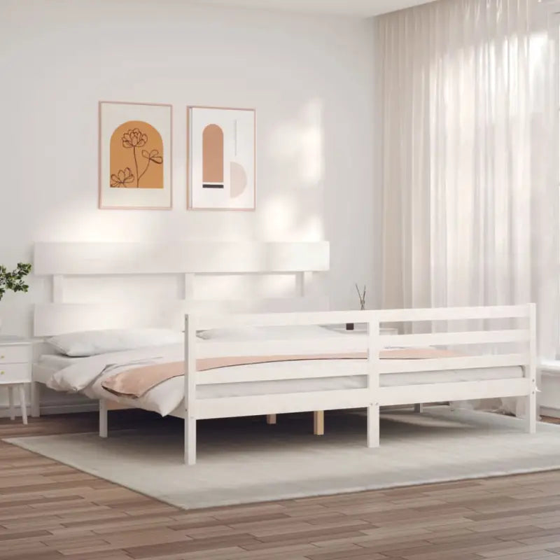 Massief Grenenhouten Bedframe voor een Natuurlijke en Decoratieve Slaapruimte - Bedden & bedframes