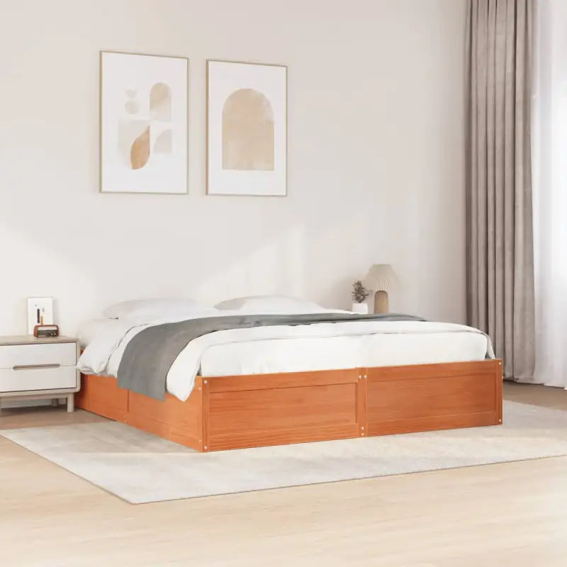 Moderne bedframe van massief grenenhout met multiplex lattenbodem - Wasbruin / 180 x 200 cm - Bedden & bedframes