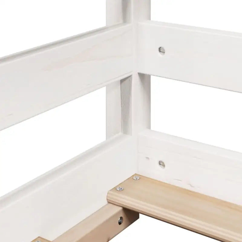 Moderne hoogslaper van massief grenenhout met open zijdeur in wit materiaal - Bedden & bedframes