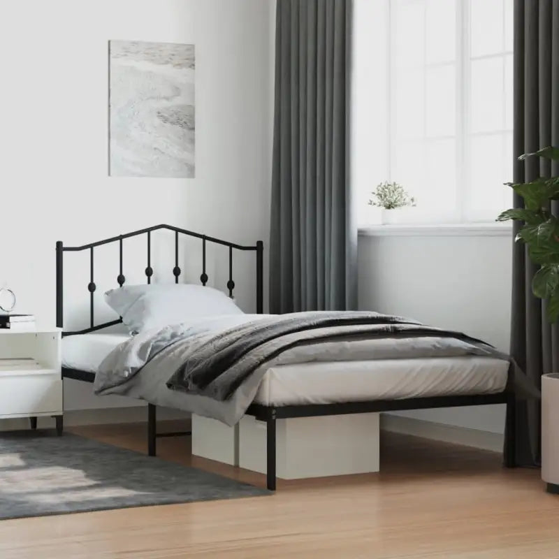 Robuust metalen bedframe met extra opbergruimte en tijdloos ontwerp - Zwart / 107 x 203 cm / met hoofdbord - Bedden &