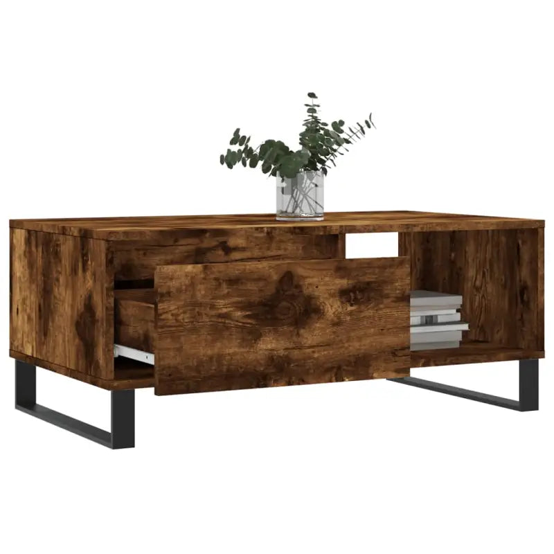 Salontafel van bewerkt hout met metalen poten voor een elegante woonkamer - Salontafels