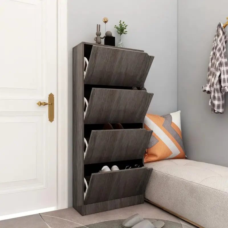 Tijdloze schoenenrek van bewerkt hout voor een georganiseerd interieur - Schoenenrekken