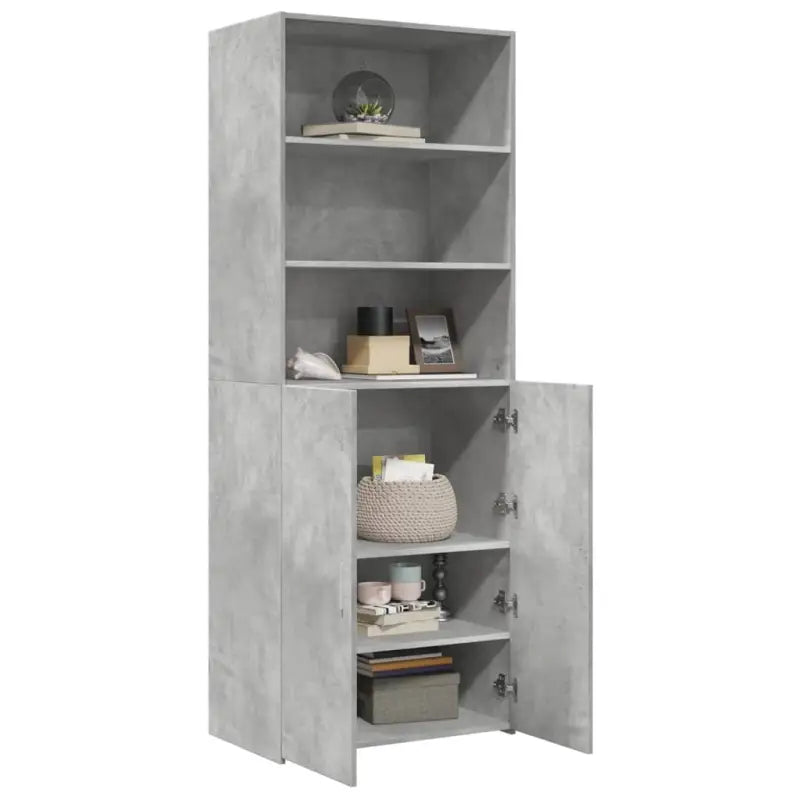 Trendy hoge kast van bewerkt hout met elegante charme - Dressoirs & buffetkasten