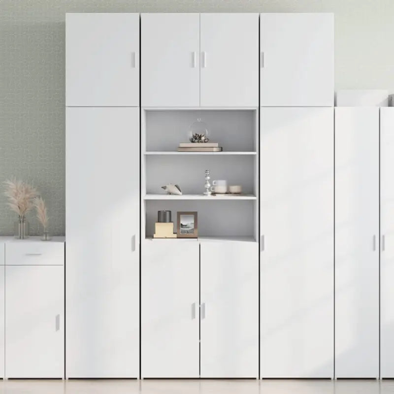 Trendy hoge kast van bewerkt hout met elegante uitstraling - Dressoirs & buffetkasten