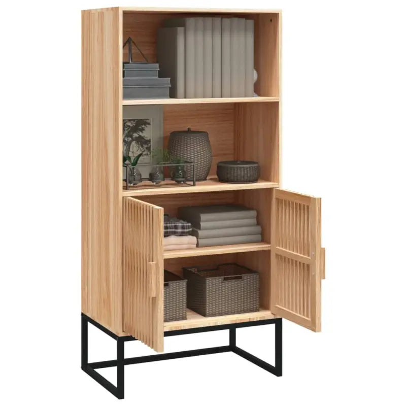 Trendy hoge kast van bewerkt hout voor je bestaande interieur - Opbergkasten & lockerkasten