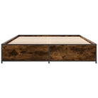 Bedframe met metalen poten en multiplex lattenbodem van bewerkt hout - Bedden & bedframes