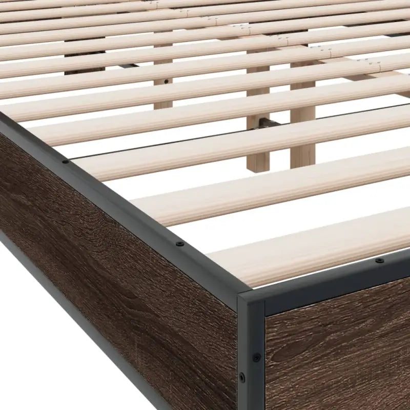 Bedframe met multiplex lattenbodem en bewerkt hout voor een goede nachtrust - Bedden & bedframes