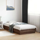 Bedframe van bewerkt hout in grijs sonoma voor een stabiele slaapkamer - bruin eikenkleur / 90 x 190 cm - Bedden &