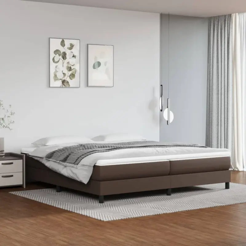 Boxspringbed met multiplex lattenbodem en crème kunstleer voor rust - Bruin / 200 x 200 cm / 25 cm - Bedden & bedframes