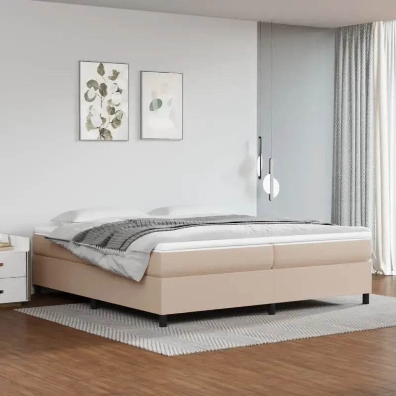 Boxspringbed met multiplex lattenbodem en crème kunstleer voor rust - Cappuccino / 200 x 200 cm / 35 cm - Bedden &