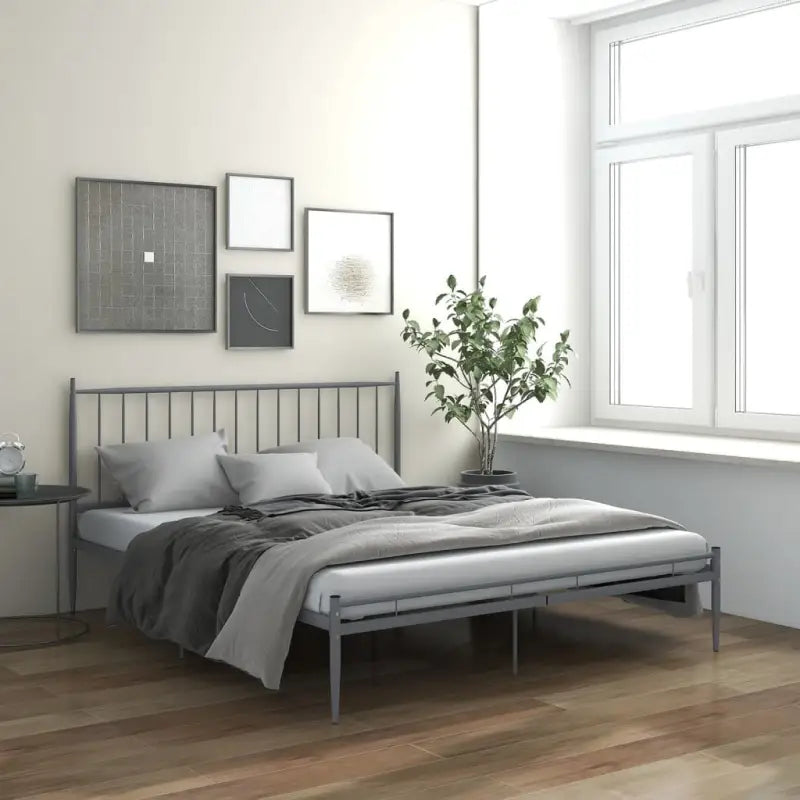Comfortabel tweepersoonsbed met een stevig gepoedercoat metalen frame - Grijs / 140 x 200 cm - Bedden & bedframes