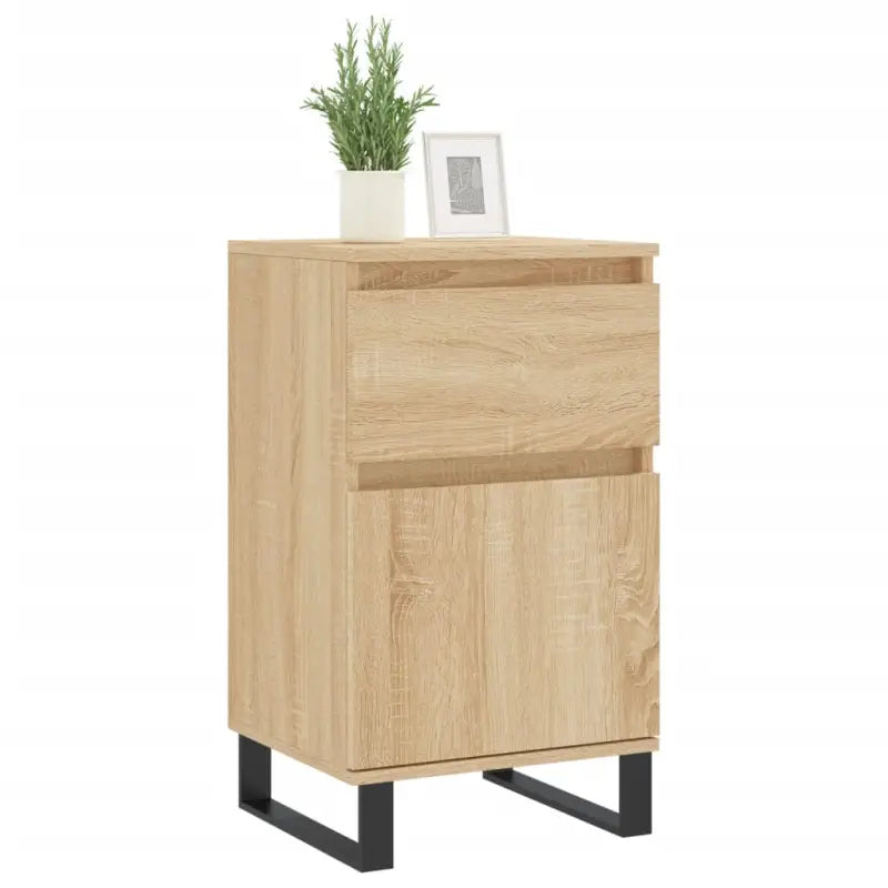 Dressoirs van bewerkt hout met ijzeren poten voor een tijdloze uitstraling - Dressoirs & buffetkasten