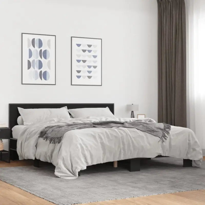 Duurzaam bedframe met bewerkt hout en multiplex lattenbodem - Zwart / 180 x 200 cm - Bedden & bedframes