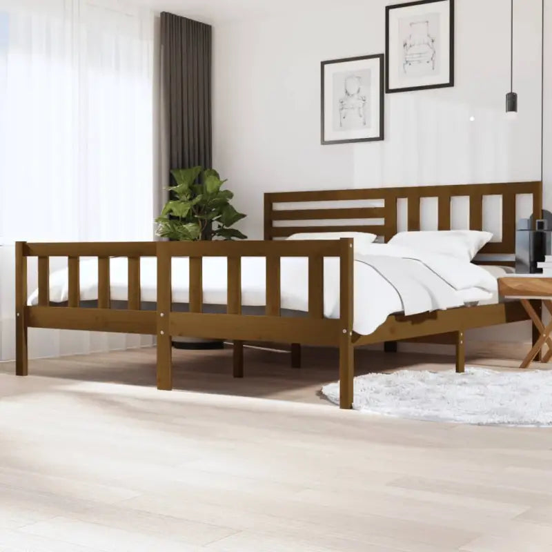 Eenvoudig bedframe van massief grenenhout voor een tijdloze slaapkamer uitstraling - Honingbruin / 200 x 200 cm