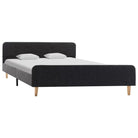Elegante slaapkamer met klassiek bedframe en gepoedercoat stalen poten - Bedden & bedframes