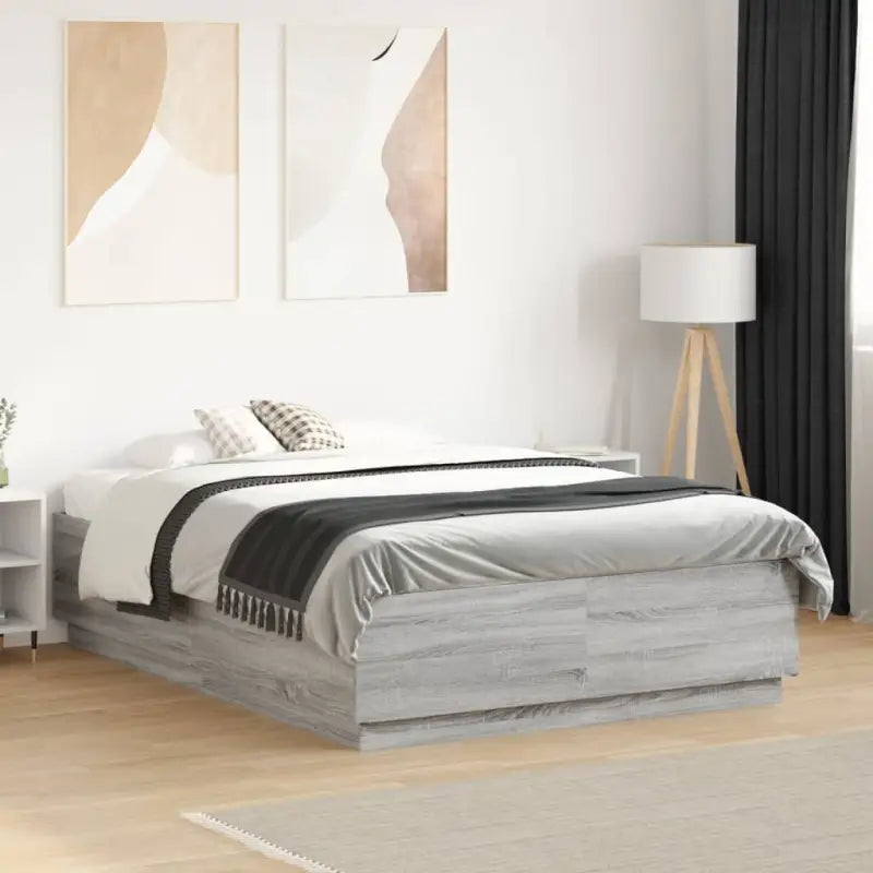 Grijs Sonoma bedframe van bewerkt hout voor een goede nachtrust - Grijs sonoma / 135 x 190 cm - Bedden & bedframes
