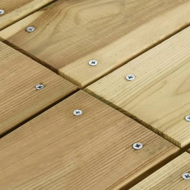 Groen geïmpregneerde houten tuintafel met trendy en praktisch ontwerp - Tuintafels