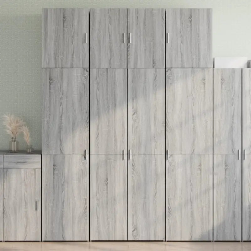 Hoge kast in grijs sonoma van bewerkt hout met elegante uitstraling - Grijs sonoma / 1 - Dressoirs & buffetkasten