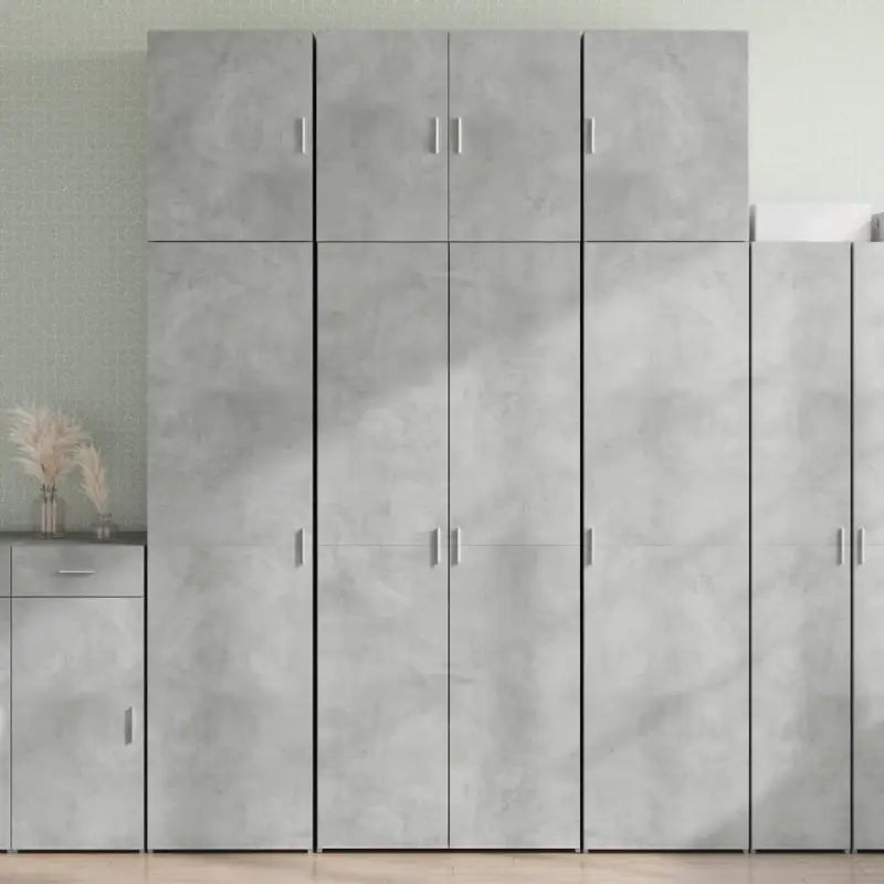 Hoge kast in grijs sonoma van bewerkt hout met elegante uitstraling - Betongrijs / 1 - Dressoirs & buffetkasten