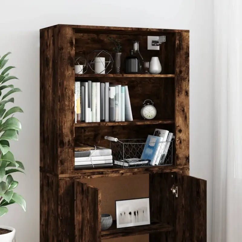 Hoge kast van bewerkt hout met duurzame en stabiele afwerking - Dressoirs & buffetkasten