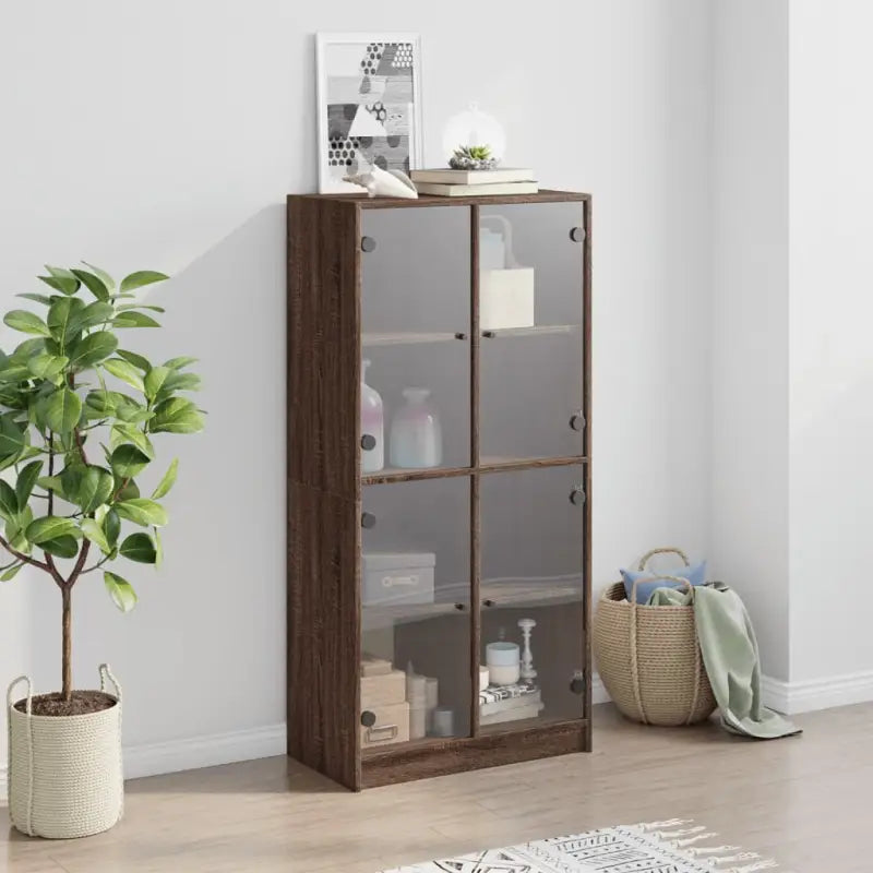 Hoge kast van bewerkt hout voor boeken en moderne interieurstijl - Dressoirs & buffetkasten