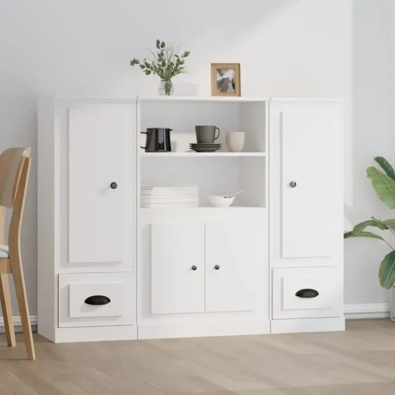 Hoge kasten van bewerkt hout voor een stijlvolle bestaande interieur - Dressoirs & buffetkasten