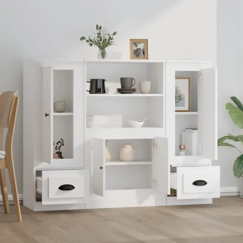 Hoge kasten van bewerkt hout voor een stijlvolle bestaande interieur - Dressoirs & buffetkasten